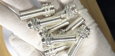 Contact screws with silver contacts